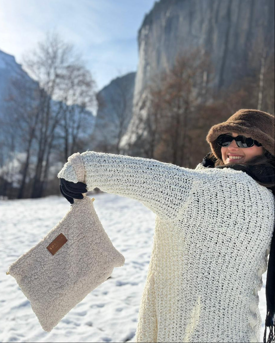 TEDDY BEIGE CLUTCH