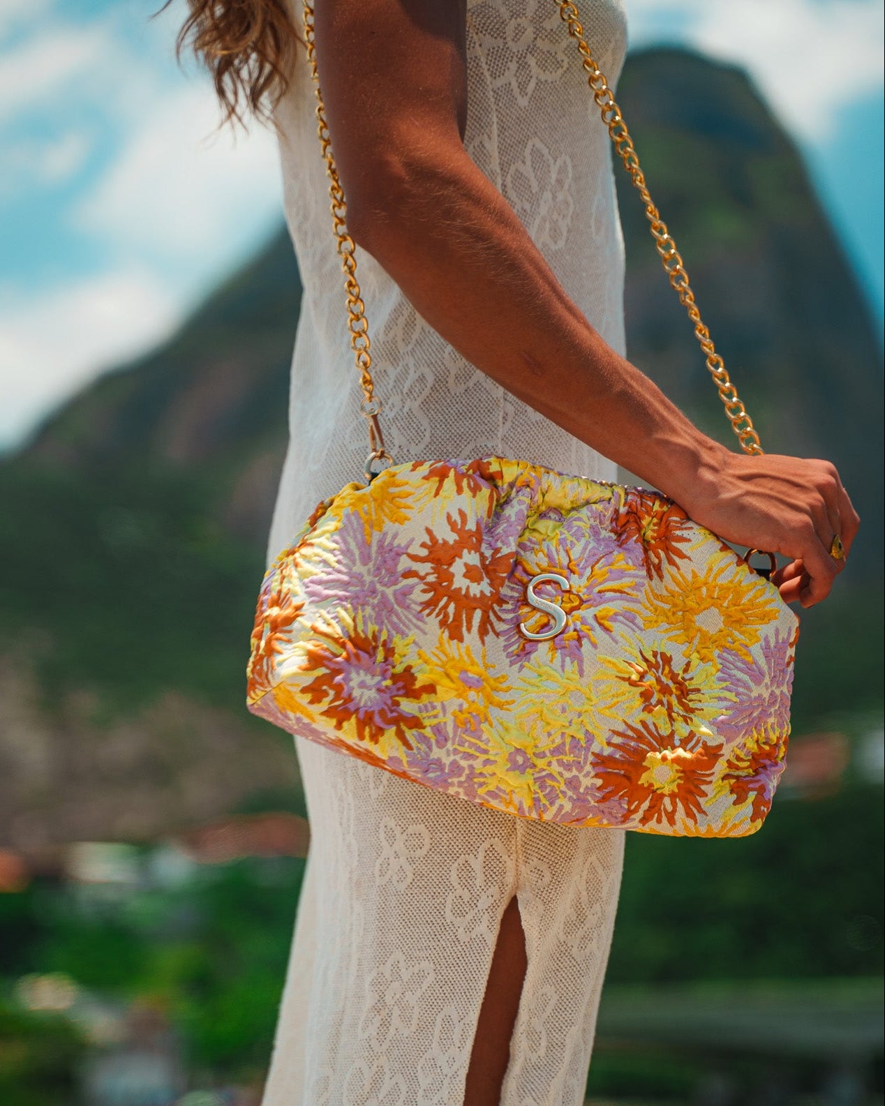 XRYSANTHI BUCKET BAG