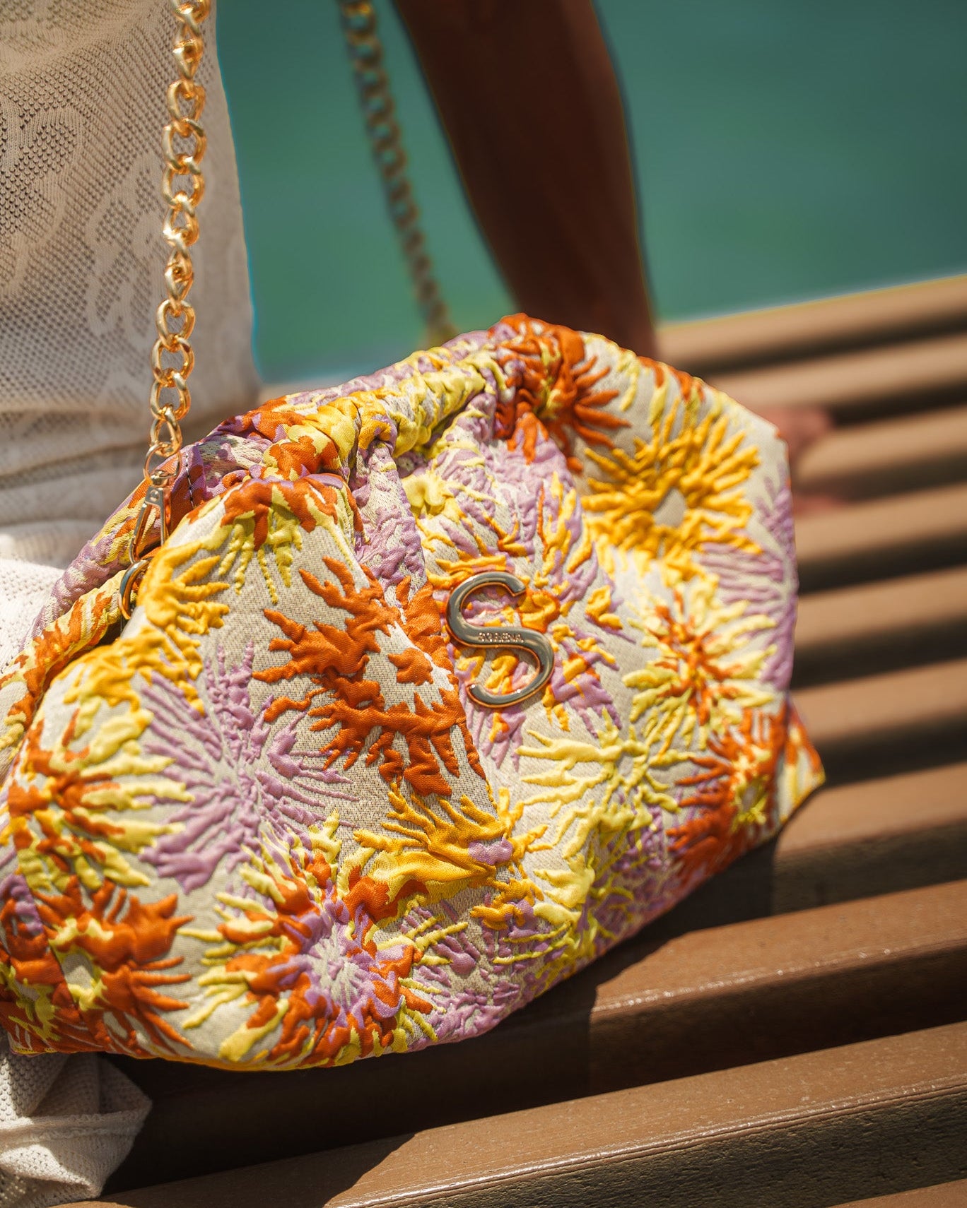 XRYSANTHI BUCKET BAG